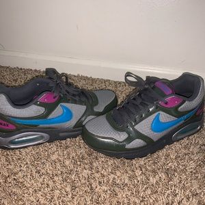 Women’s size 10 Nike Airmax